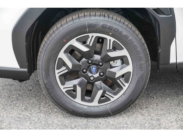 2025 Subaru FORESTER Base