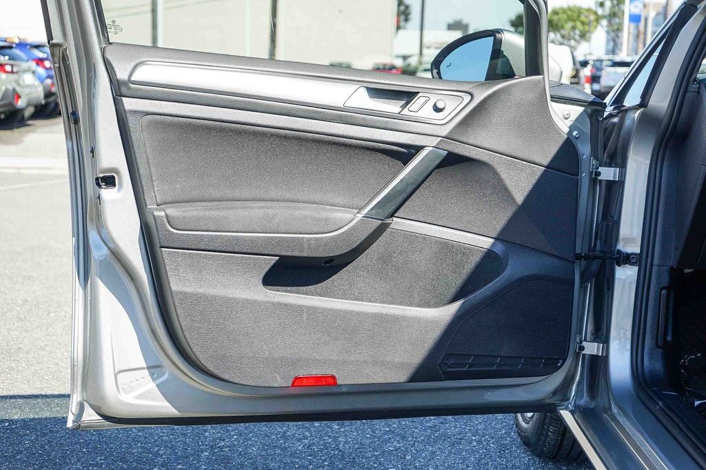 2019 Volkswagen Golf S