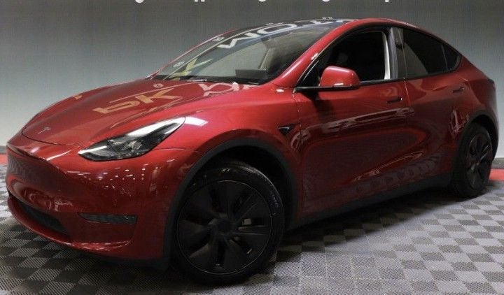 2024 Tesla Model Y Long Range