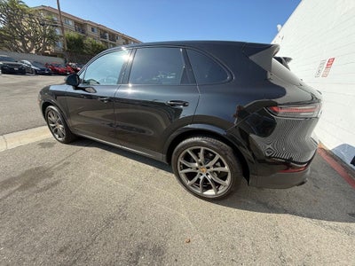 2023 Porsche Cayenne Platinum Edition