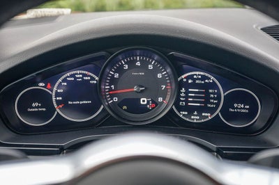 2023 Porsche Cayenne Platinum Edition