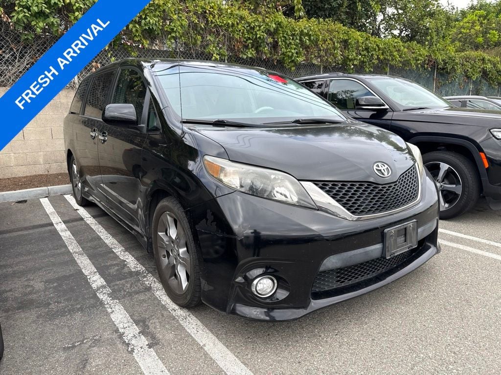 2014 Toyota Sienna SE 8 Passenger