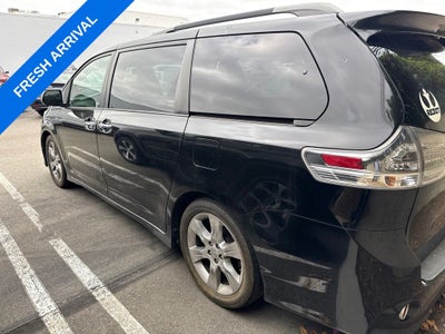 2014 Toyota Sienna SE 8 Passenger