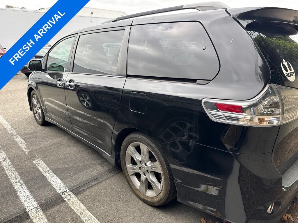 2014 Toyota Sienna SE 8 Passenger